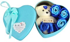 Коробка у формі серця Блакитна з мильним квіткою з 3 трояндами і 1 мишком